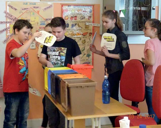 průzkumu se sestrou jsme kousek od cesty našly černý pytel, ze kterého trčela zablácená bota.