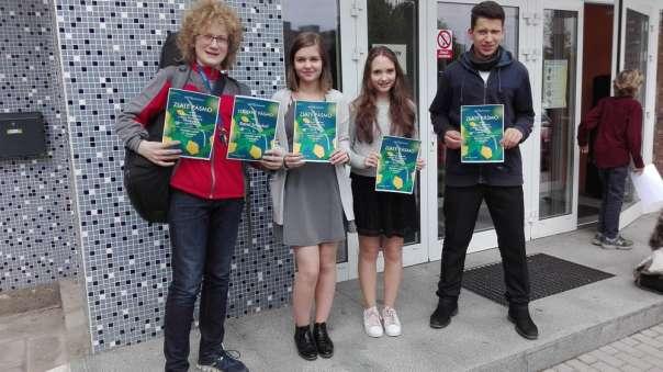 Milí studenti, blahopřeju vám a děkuju za společné chvíle při zpívání. Moc hezky se mi s vámi pracuje.
