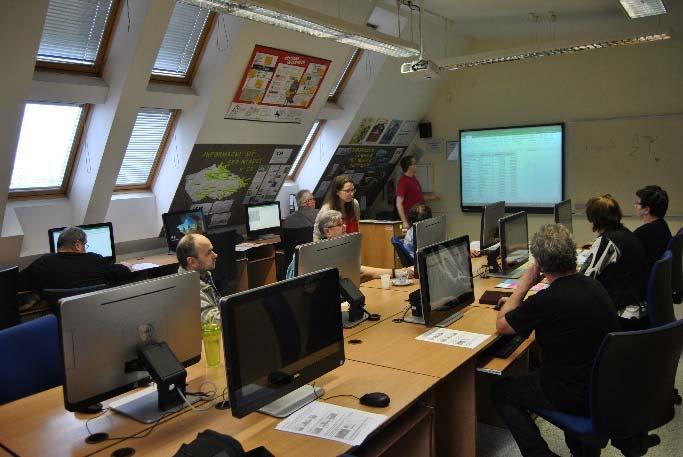 Další oblastí snahy Centra celoživotního učení je podpořit a realizovat vzdělávání pro různé věkové skupiny dospělých, včetně seniorů. Nabízíme širokou nabídku počítačových i zájmových kurzů.