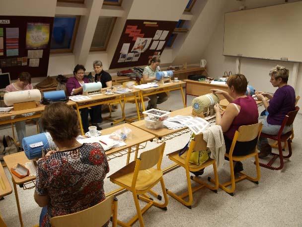 Zájemce o počítačové kurzy učíme základním praktickým dovednostem použití PC a internetu. Kurz pro úplné začátečníky a rozšiřující pro začátečníky s velkou trpělivostí vedla Bc. Anna Müllerová.