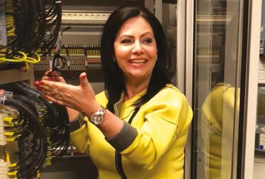 1.MÍSTO V KATEGORII MALÁ SPOLEČNOST EVA HRONOVÁ, REVATECH S. R. O. SPOKOJENÝ ZÁKAZNÍK = SPOKOJENÁ FIRMA Existuje zlomový okamžik, který rozhodl o Vaší podnikatelské dráze?