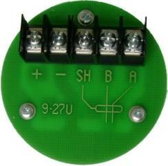 Hlavice s elektronikou V případě poruchy zařízení není nutno demontovat ze střechy zásobníku celé měřidlo hlavice je samostatně oddělitelná a připevněná ke kotvící části clampovým spojem.