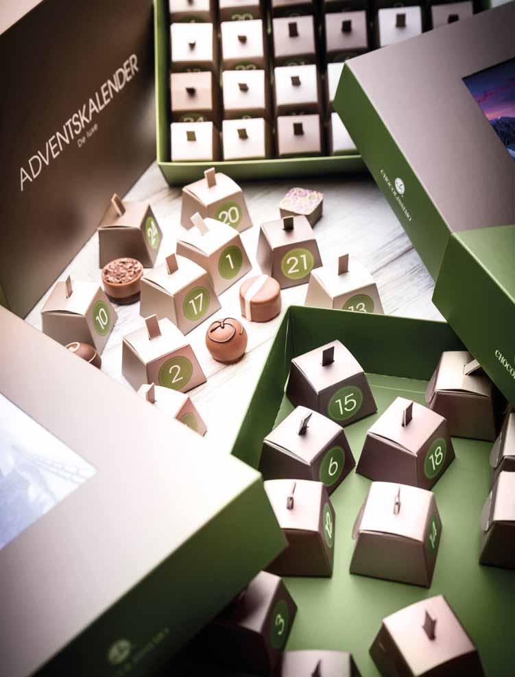 Luxusní adventní kalendář obsahuje 24 taštiček s čokoládami na každý den. Do elegantní krabičky je možné vložit Vaší fotografií.