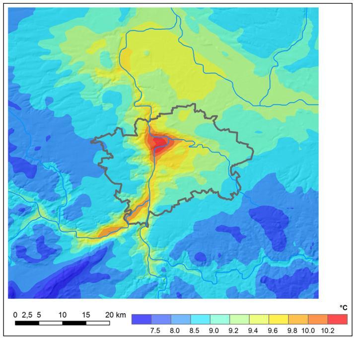 Obr. 3: Průměrná roční teplota v Praze a okolí v období 1961 2013. (Zdroj: ČHMÚ projekt UHI, 2016.) 1.1.2 Srážky Měření srážek poukazuje na zachování jejich průměrných ročních úhrnů, ale také na výraznou změnu jejich rozložení v čase a prostoru.