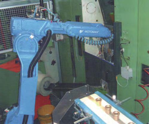 128 Seminář SpOS a VCSVTT: Obráběcí stroje a technologie na EMO Milano 2009 2.3.1 AUTOMAZIONI INDUSTRIALI Italská firma Automazioni Industriali S.r.l. [16] používá při implementaci do pružných provozů roboty různých firem podle přání odběratele (obr.