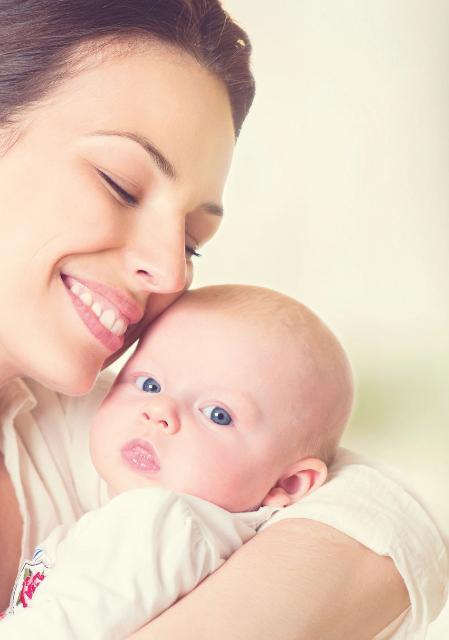 Obsah 100 ml Kód C5849 5,90 7,50 BIO OLEJ pre bábätká Špeciálne vytvorený pre najjemnejšiu pokožku dojčiat a bábätiek, ktorú