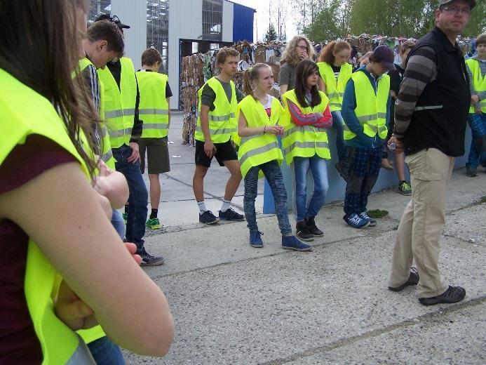 V průběhu tohoto dne proběhla exkurze do areálu společnosti Jihosepar a studenti se seznámili s filozofií odpadového hospodaření v našem městě.