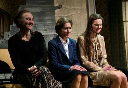Jana Kubátová (Olga), Ondřej Rychlý (Andrej Sergejevič Prozorov) Apolena Veldová (Máša), Jana Kubátová (Olga), Zuzana Ščerbová (Irena) Při obsazování rolí měl režisér Vajdička mimořádně šťastnou ruku.