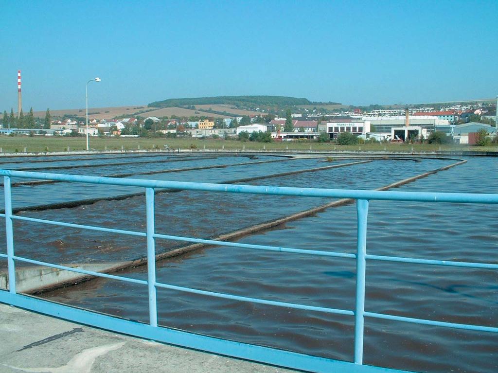 XII. Rozhodnutí valné hromady o rozdělení zisku Valná hromada konaná dne 9. 6. 2005 schválila rozdělení zisku vytvořeného v r.