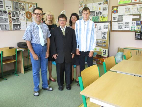 ŠKOLNÍ VÝLET DO POTŠTEJNA Celá třída se s