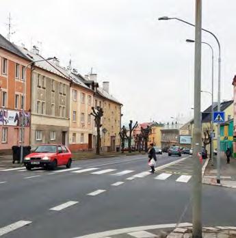 Komunikace a chodníky v této lokalitě dostávají nový povrch. Práce na opravě částečně omezují provoz v okolí divadla.