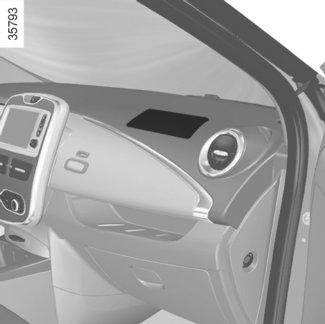 BEZPEČNOSTNÉ SYSTÉMY DOPĹŇAJÚCE PÁSY VPREDU (2/4) Obmedzovač napnutia Ak sila nárazu prekročí určitú intenzitu, tento mechanizmus obmedzí tlak bezpečnostného pásu na telo na znesiteľnú mieru.