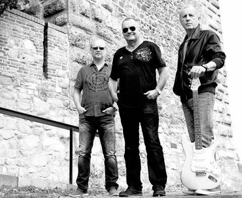 KULTURA NA SLOVÁCKU 13 Za Elánem ke státní hranici Slovenská legenda zahraje na pomezí Moravy a Slovenska HOLÍČ Československá hudební legenda Elán chystá koncert, který se v sobotu 20.