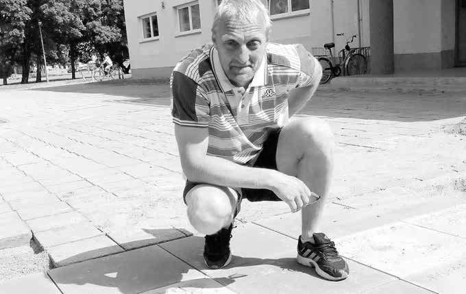SPORT 19 KALEIDOSKOP Salčák získal Handball Made Vladimír Salčák z Uherského Hradiště, autor unikátní výstavy mapující historii házené v českých zemích Od terčové k handballu, získal cenu Handball
