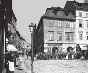 První zmínka o domu však pochází z roku 1344, kdy se v něm nacházela lázeň. Je velká škoda, že od srpna 2016 už dům U Zlatého orla není památkově chráněný.