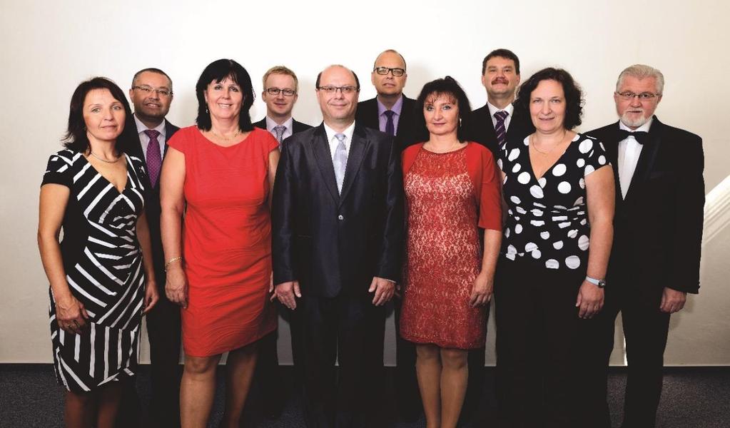 2 ORGANIZAČNÍ A KVALIFIKAČNÍ STRUKTURA FAKULTY 2.1 Vedení fakulty Děkan: prof. MUDr. Milan Kolář, Ph.D. Předseda akademického senátu: MUDr. Jan Strojil, Ph.D. Proděkani: prof. MUDr. Tomáš Papajík, CSc.