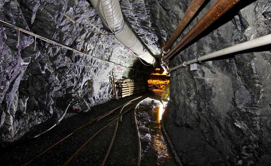 Experimentální program (2016-2025 ) Navržený experimentální program je v souladu se Střednědobým plánem VaV pro umístění HÚ v ČR 2015-2025 (Pospíšková a kol. 2015).