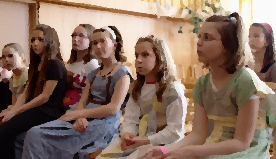 Vize školy podobně. Základní umělecká škola Rýmařov působí v místě, které bylo a svým způsobem stále ještě je těžce historicky zkoušené.