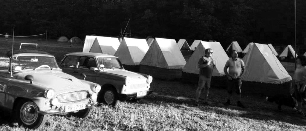 července se vydala na Štileček kolona historických vozidel. ZPRAVODAJSTVÍ Také kolem Sedlčan prosvištěly trabant, felicie kabriolet z roku 1960 a motorky značky Jawa 250.
