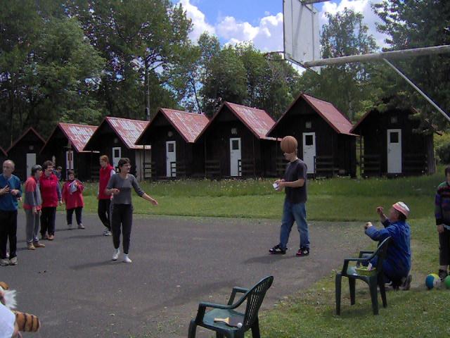 Květen:.......... Dechovka Nový bor Výlet do Lesoparku Chomutov Soutěž v Petanque Brtníky Výtvarná soutěž Jiříkov Sportovní hry až do.