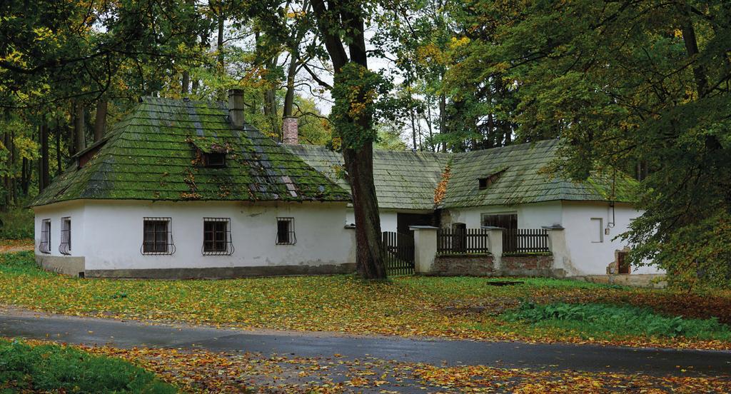 strana 5 Číslo 4 - říjen - prosinec 2017 Lázeňský zpravodaj Léčebných lázní Lázně Kynžvart ZAJÍMAVÁ MÍSTA V LÁZNÍCH KYNŽVARTU A JEHO OKOLÍ MĚSTO LÁZNĚ KYNŽVART V latinských textech Kunigeswart,