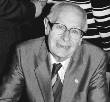 Alexandr Hrabálek, Farmaceutická fakulta UK Hradec Králové Odešel RNDr. Zdeněk Pechan CSc. Začátkem letošního jara, dne 25. 3. nás opustil náš kolega, přítel a spolužák RNDr. Zdeněk Pechan CSc. Po krátké těžké nemoci a operaci srdce zemřel ve Fakultní nemocnici u sv.