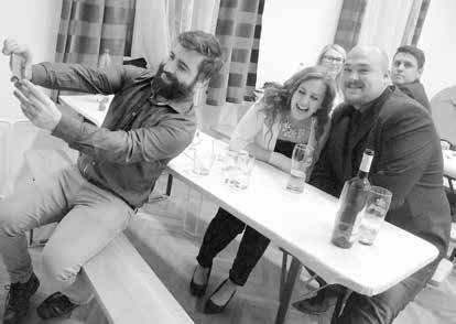 Příkladem šel fotbalový trenér Přemysl Přecechtěl, který vyměnil střídačku za bar.