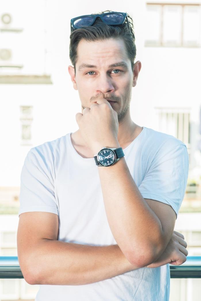 David Kraus český zpěvák, textař, skladatel a filmový, televizní i divadelní herec Je mi ctí být
