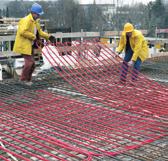 konštrukcie. Rúrky RAUTHERM S 17 x 2 mm z PE-Xa sú v tomto prípade umiestnené v okolí spodnej výstuže. Aplikácia si vyžaduje posúdenie statikom.