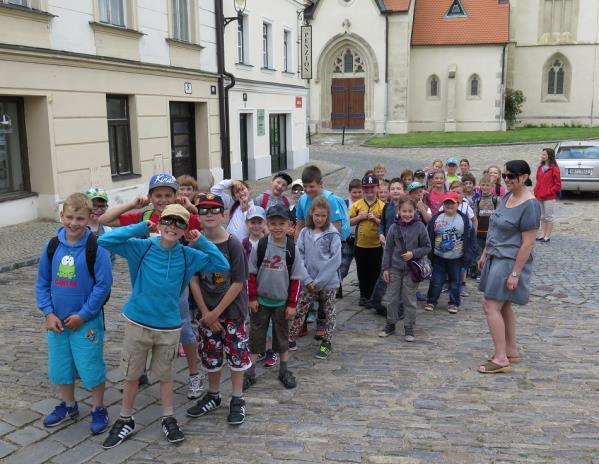 ročníku, kteří si během roku úspěšně plnily školní povinnosti,