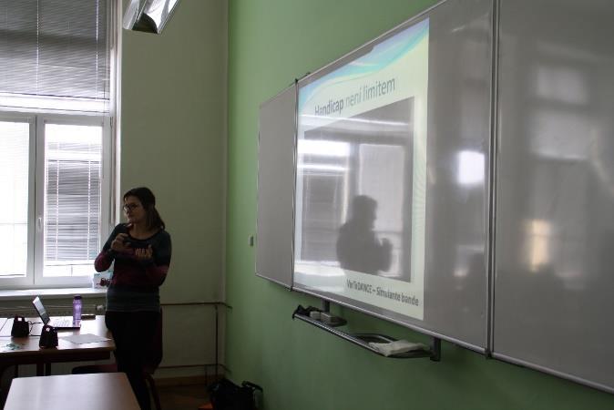 21. 3. 13. 4. 2017 Tanec a handicap výstava fotografií a odborná přednáška Již podruhé se v AHOL Gallery konala výstava fotografií dokumentujících projekt Tanec a handicap tj.