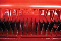 V případě potřeby může jednoduchým způsobem z kabiny traktoru aktivovat druhou skupinu nožů, což zajišťuje neustále vysoký výkon s novou sadou ostrých nožů.