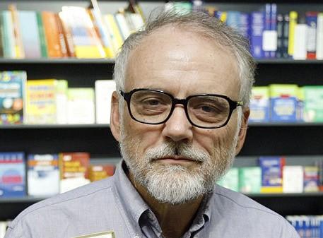 AKTUÁLNĚ KVĚTEN V KNIHOVNĚ Tomáš Vejmola nebo taky Tomík na cestách není žádný velký cestovatel a to doslova.