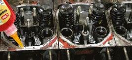 Bíle zbarvené anaerobní lepidlo s nízkou pevností, používané pro utěsnění závitových spojů v hydraulických nebo pneumatických instalacích, a také závitových spojů v instalatérství.