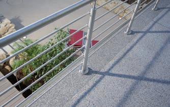 Kamenný koberec se aplikuje na samonosné minerální podklady, nejčastěji na beton nebo cementový potěr tloušťky minimálně 4,5 cm popř.