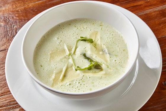 sezónní tipy Na Valentýna jsou ideální lehčí jídla, tvrdí v průhonické restauraci Hliněná bašta Do menu zahrnujeme ústřice, které podáváme se skleničkou Prosecca a limetkou, či je zapékáme s
