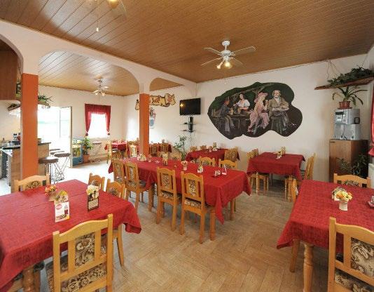 Efektním výsledkem budete mile překvapeni. Fantazii se ale meze nekladou, použít můžete jakýkoliv druh ovoce. V topinkovači opečte dva toastové chleby a mezitím si na pánvi rozehřejte máslo.