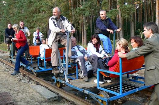 Představitelé obcí zejména poznávali zkušenosti s obnovou tradic a památek na Kyjovském Slovácku, aby se mohli inspirovat doma. První zastávkou byla návštěva zámku v Miloticích.