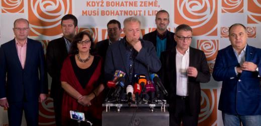 Finanční problémy ČSSD po volbách ČSSD dosáhla ve volbách do poslanecké sněmovny nejhoršího výsledku v historii. Strana se umístila až na 6. místě se ziskem 7,27 % hlasů a 15 mandátů.