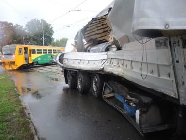1 SHRNUTÍ Skupina události: vážná nehoda. Vznik události: 20. 9. 2017, 4.49.10 h.