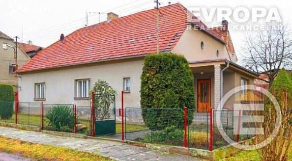 9) Dům Nabídková cena: 1 220 000 Kč Lokalita: Kolešov, okres Rakovník Stavba: Smíšená Poloha domu: Samostatný Podlaží: 1 Plocha zastavěná: 170 m2 Užitná plocha: 113 m2 Plocha pozemku: 628