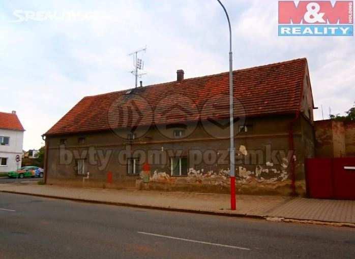 Srovnávací nemovité věci (SN): 1) Dům Nabídková cena: 498 000 Kč Lokalita: Kryry, okres Louny Stavba: Cihlová Podlaží: 1 Plocha zastavěná: 110 m2 Plocha pozemku: 760 m2 Voda: Místní zdroj Topení: