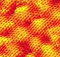 Zvlnění je způsobené podkladovým materiálem SiC Meyer, J. et al. The structure of suspended graphene sheets.