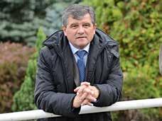 Chci poděkovat panu Miroslavu Kollárovi, že za mnou s nabídkou koupit podnik přijel. Zároveň jsem mu slíbil, že budu podnik dále rozvíjet. CO BUDE S FIRMOU DÁL?