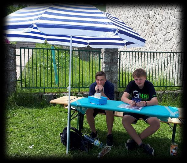 Zde si návštěvník mohl zakoupit propagační předměty útulku, pozeptat se jak to vlastně v