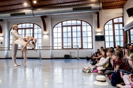 Balet na přání Jedinečnou příležitost seznámit se s kouzelným světem baletu, zažít osobitou taneční atmosféru a