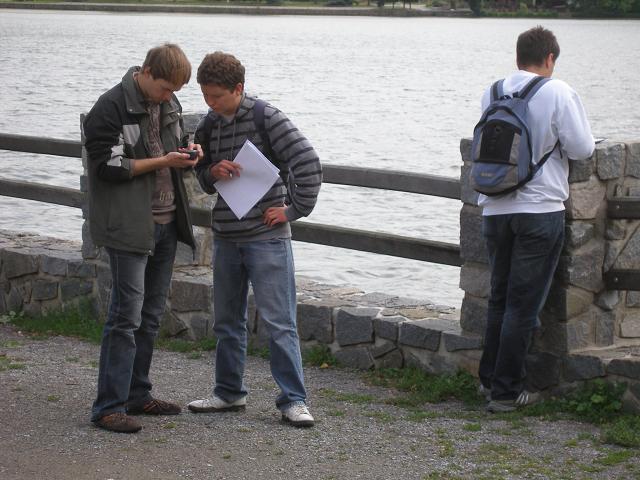 1. stanoviště ÚKOLY Anglický název pohádkové postavy, která žije pod vodou. A. Water goblin B. Unterwasserman Chůze, běh. Změřte si dobu přesunu na druhé stanoviště od zahájení navigace. 1.