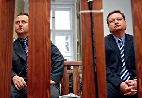 32 Euro 38 19. září 2011 report squeeze-out» ho poslance ODS Vladimíra Doležala. Ten byl loni v létě odsouzen za nepřímé úplatkářství k pokutě 100 tisíc korun.