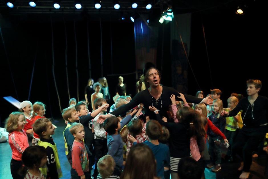 Učitelé a lektoři uměleckých oborů vyhledávají festival jako profesní inspiraci a obohacení svých žáků.