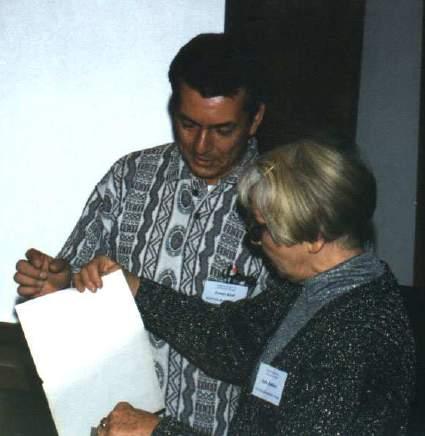 setkání s Zofií Kabiesz na sympoziu ve Varšavě 1996 a na sympoziu Milowka 2004 Objeli jsme oklikou Ostravu, v Suchdole n. O., se podemlela trať a vykolejil vlak, takže po 11 hodinách jsme se dostali do Hranic, kde nás v noci vyložili.